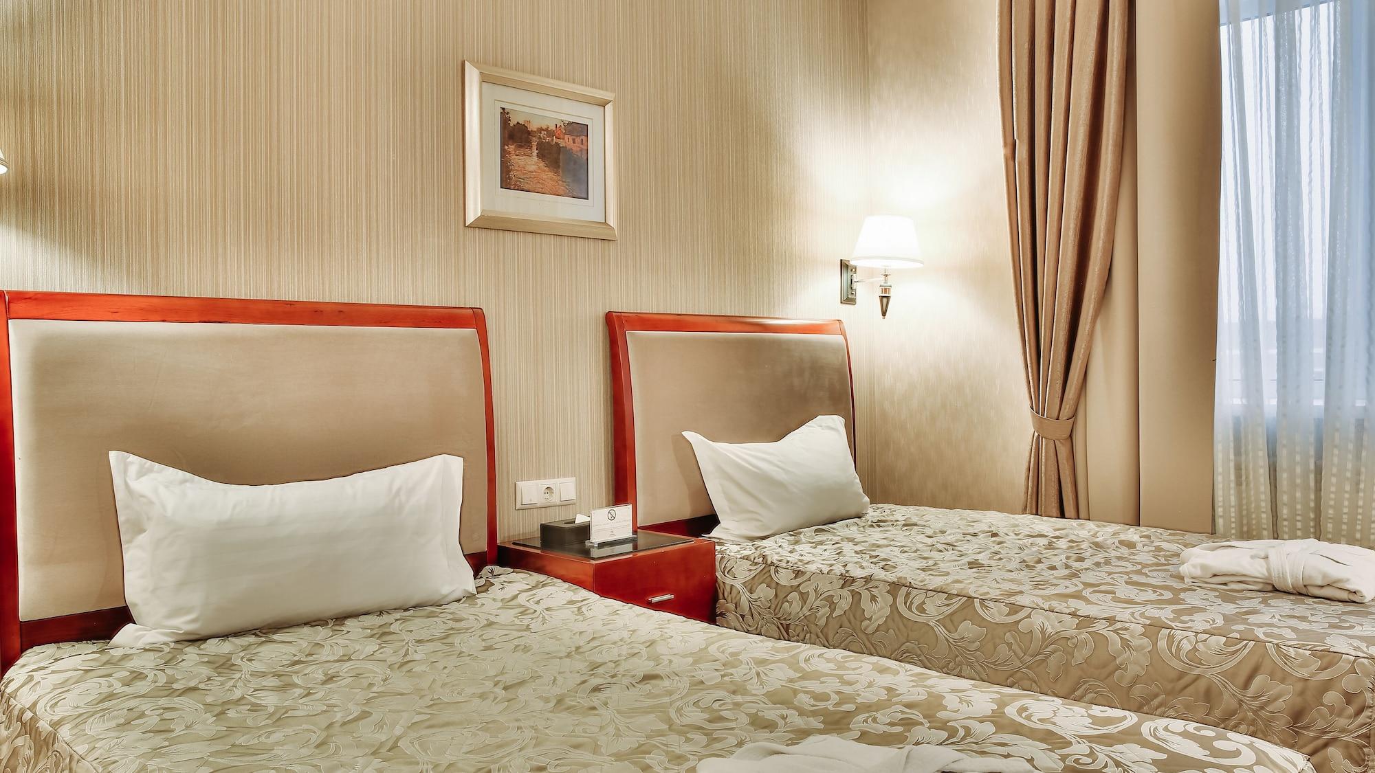 Goldman Empire Hotel Astana Buitenkant foto