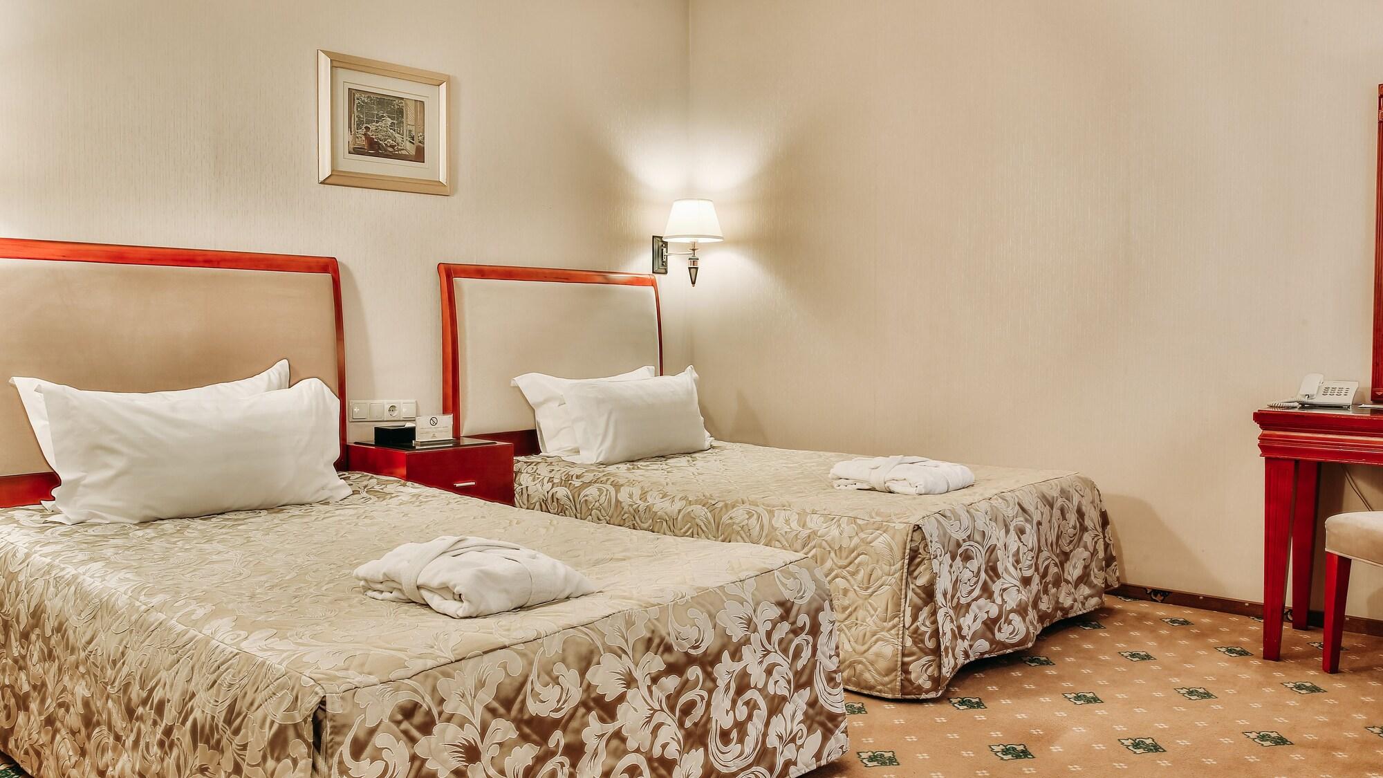 Goldman Empire Hotel Astana Buitenkant foto