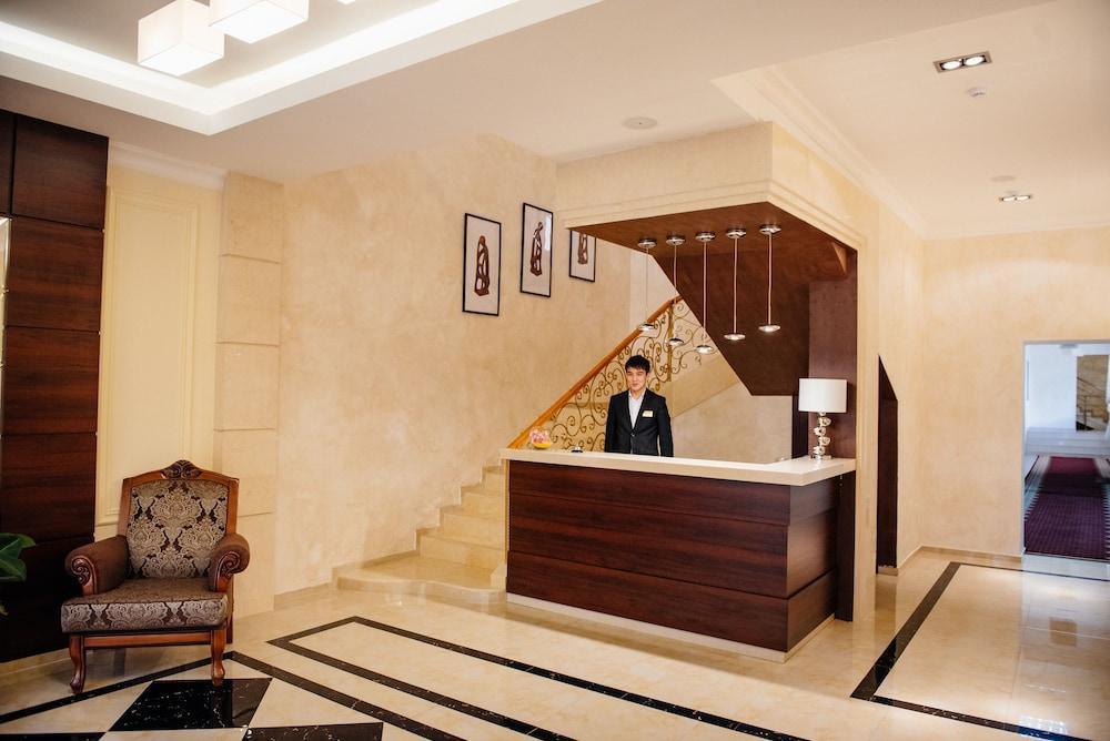 Goldman Empire Hotel Astana Buitenkant foto