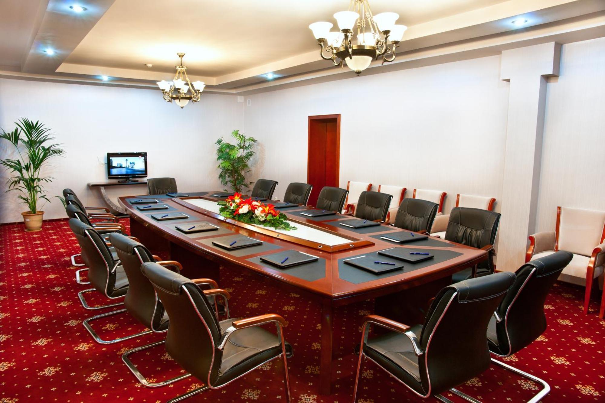 Goldman Empire Hotel Astana Buitenkant foto