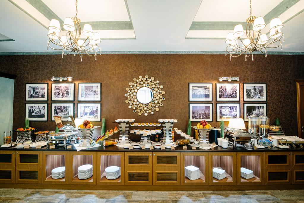 Goldman Empire Hotel Astana Buitenkant foto