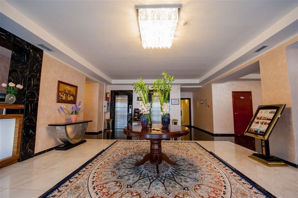Goldman Empire Hotel Astana Buitenkant foto