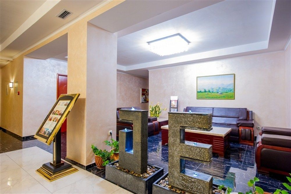 Goldman Empire Hotel Astana Buitenkant foto