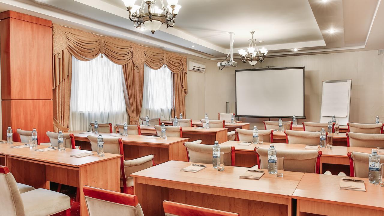 Goldman Empire Hotel Astana Buitenkant foto