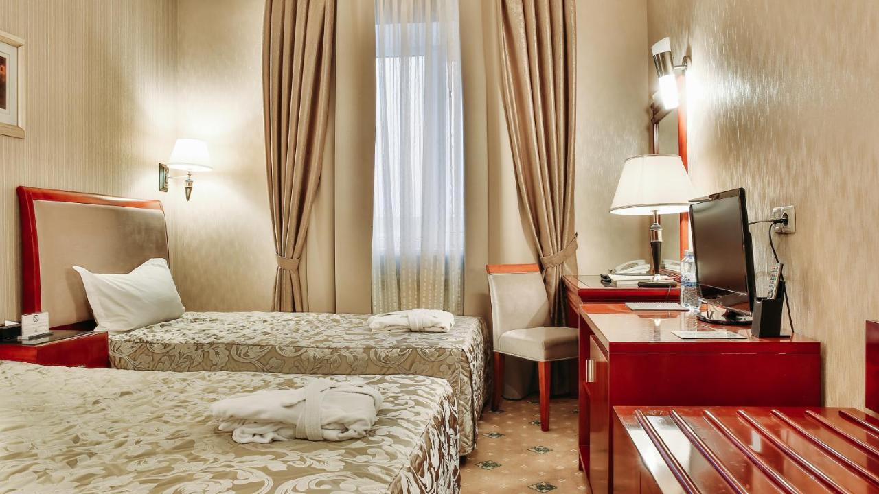Goldman Empire Hotel Astana Buitenkant foto